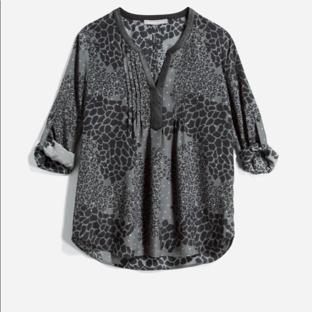 Daniel Rainn leopard print black/gray top with leather like trim around neck